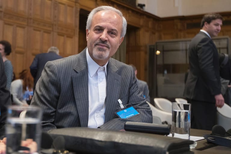 Mohammed Zahedin Labbaf im Internationalen Gerichtshof in Den Haag: Der Anwalt des Iran kann sich über das Urteil des Gerichts freuen.