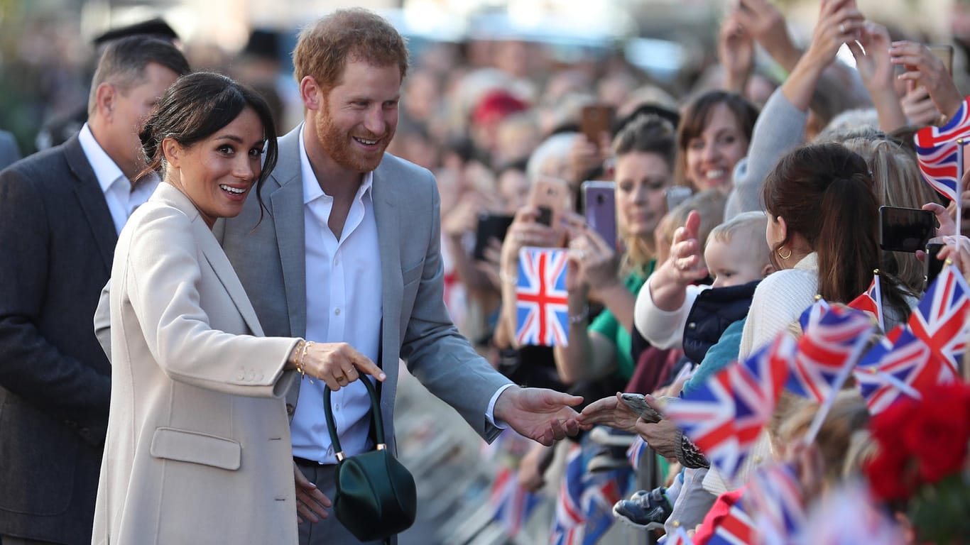 Wurden freudig erwartet: Prinz Harry und Herzogin Meghan zeigten sich volksnah.