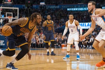 Ein NBA-Star für die BBL: Derrick Williams (l., im Trikot der Cleveland Cavaliers) wechselt nun endgültig zum FC Bayern München.