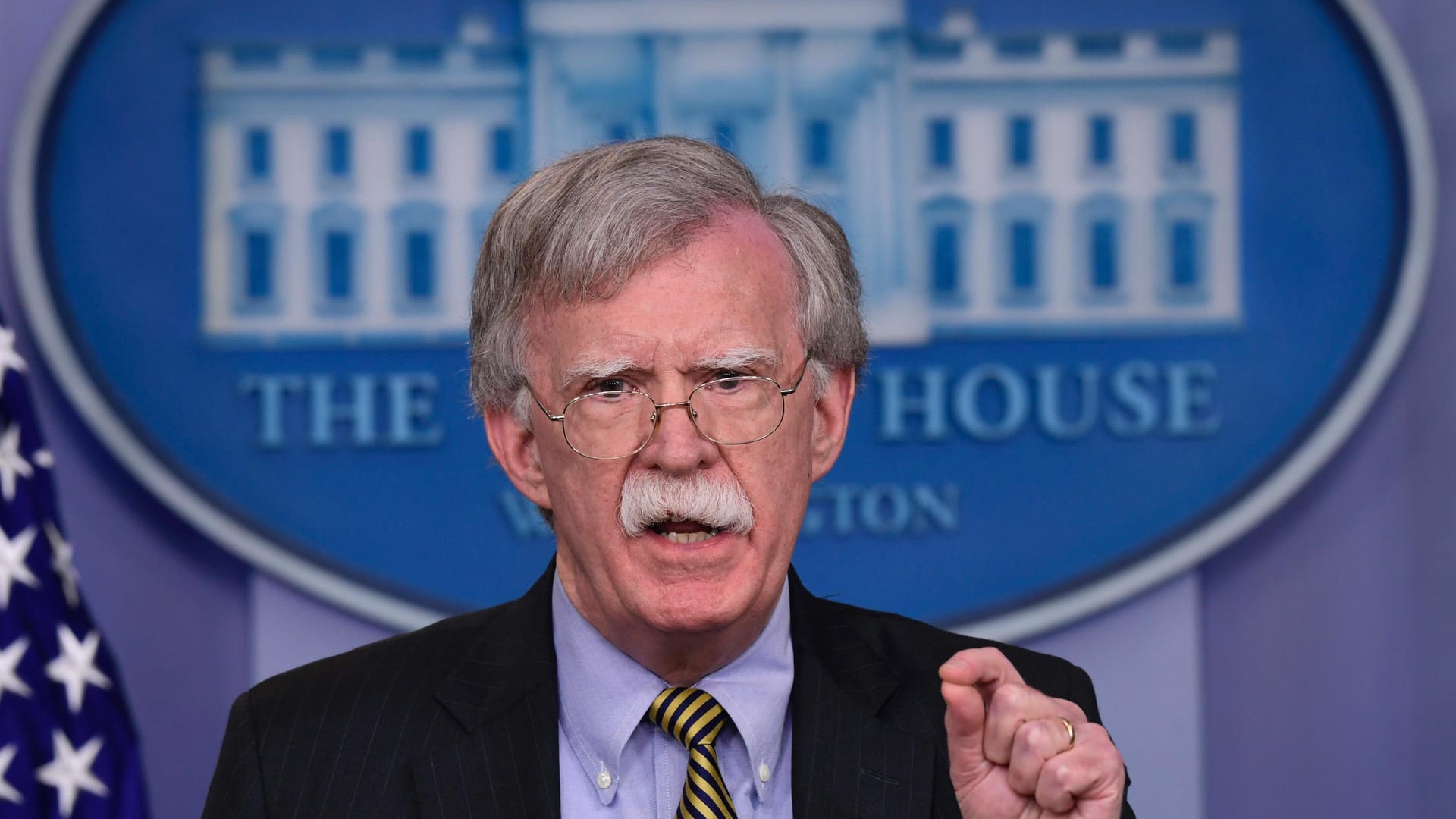 John Bolton spricht während eines Presstermins im Weißen Haus: Die Beziehungen zwischen den USA und dem Iran erreichen einen Tiefpunkt nach dem anderen. John Bolton spricht während eines Presstermins im Weißen Haus: Die Beziehungen zwischen den USA und dem Iran erreichen einen Tiefpunkt nach dem anderen.