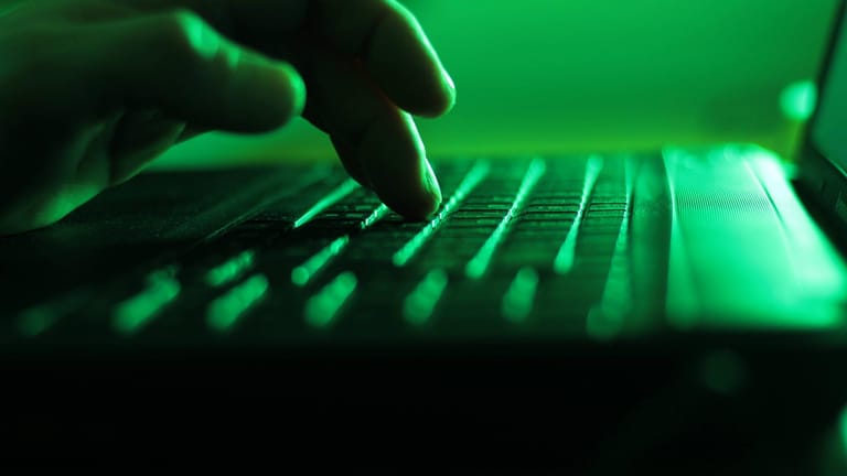 Hacker-Symbolbild: Die britische Regierung ist nicht die einzige, die Moskau Angriffe über das Internet vorwirft.