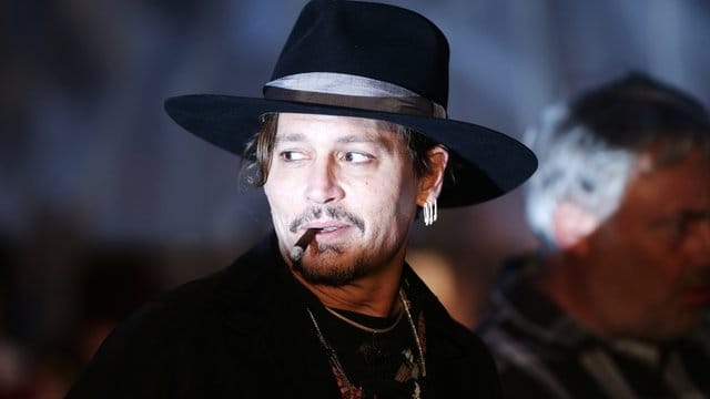 Der Schauspieler Johnny Depp weist erneut Gewaltvorwürfe gegen seine Person zurück.