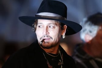 Der Schauspieler Johnny Depp weist erneut Gewaltvorwürfe gegen seine Person zurück.