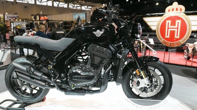 Alle guten Dinge sind drei: Horex erweitert mit der sportlichen VR6 Raw sein Angebot. Alle guten Dinge sind drei: Horex erweitert mit der sportlichen VR6 Raw sein Angebot.