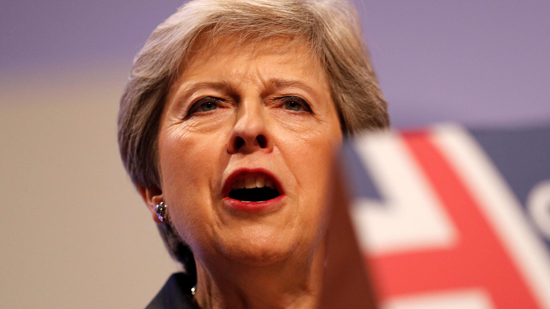 "Die ,Killing Fields' von Birmingham überlebt": Die britische Premierministerin Theresa May bekommt in vielen Pressekommentaren ein gutes Zeugnis.