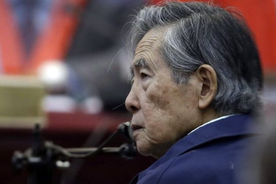 In seiner Amtszeit ließ Fujimori Sicherheitskräfte rigoros gegen linke und angeblich subversive Kräfte vorgehen.