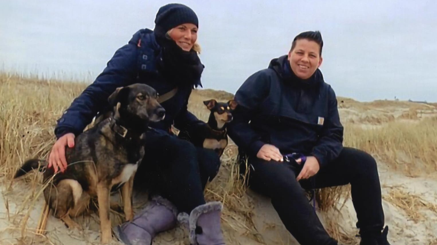 Karolina und Kerstin Ott: Die beiden genießen das Leben am Meer.