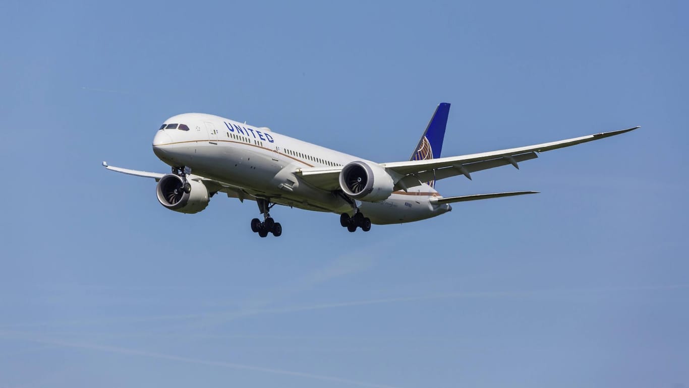 Boeing 787 der United Airlines: Die 180 Passagiere an Bord der US-Maschine bekamen von dem Treibstoffalarm im Anflug auf Syndey offenbar nichts mit. (Archivfoto)