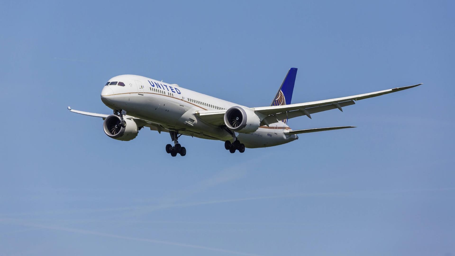 Boeing 787 der United Airlines: Die 180 Passagiere an Bord der US-Maschine bekamen von dem Treibstoffalarm im Anflug auf Syndey offenbar nichts mit. (Archivfoto) Boeing 787 der United Airlines: Die 180 Passagiere an Bord der US-Maschine bekamen von dem Treibstoffalarm im Anflug auf Syndey offenbar nichts mit. (Archivfoto)
