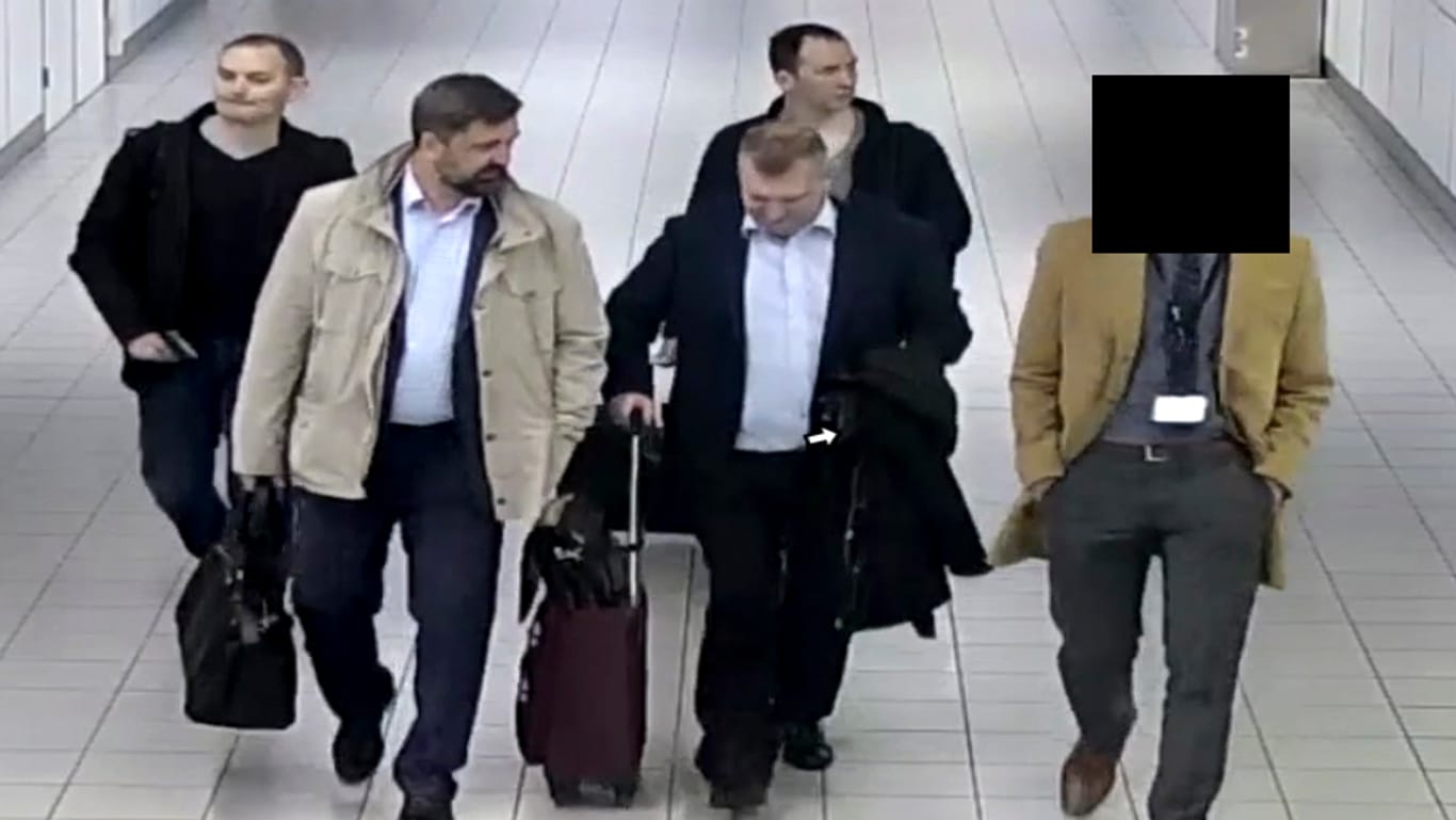 Unter Spionageverdacht: Ein Foto des niederländischen Verteidigungsministeriums zeigt die vier verdächtigen Russen, die das Land verlassen mussten.