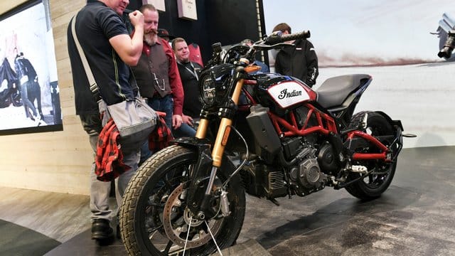 In den USA sind Flachbahnrennen zum Beispiel auf Sand für Motorräder beliebt - Indian hat jetzt eine entsprechende Maschine für die Straße adaptiert und zeigt auf der Intermot die FTR 1200.