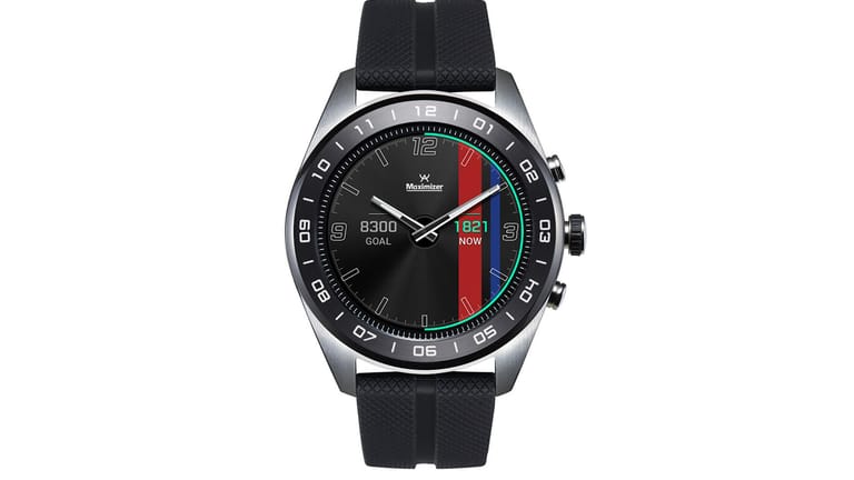 Die LG Watch W7 Thinq hat ganz klassisch Zeiger. Darunter befindet sich ein Smartwatch-Display, auf dem gerade die Fitness-Funktion mit Schrittzähler angezeigt wird.