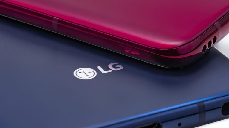 LG präsentiert ein neues Smartphone: Nur 7,7 Millimeter dick ist das LG V40 Thinq.