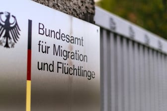 Das Bundesamt für Migration und Flüchtlinge in Nürnberg: Noch ist die Entscheidung über eine Verlängerung der Prüffrist nicht gefallen.