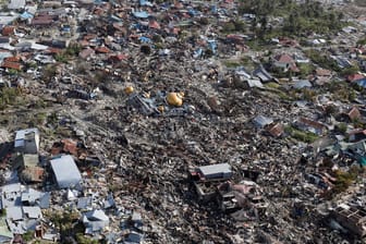 Zerstörte Häuser in Balaroa: Hier sollen bis zu 1000 Häuser in ein Erdloche gefallen sein.