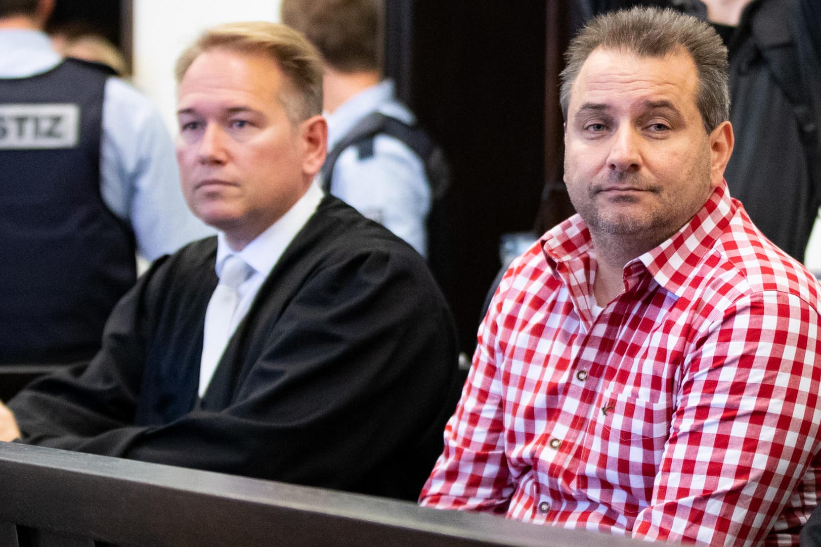 Der 48-Jährige Wilfried W. (r.) muss nach dem Urteil in die Psychiatrie.