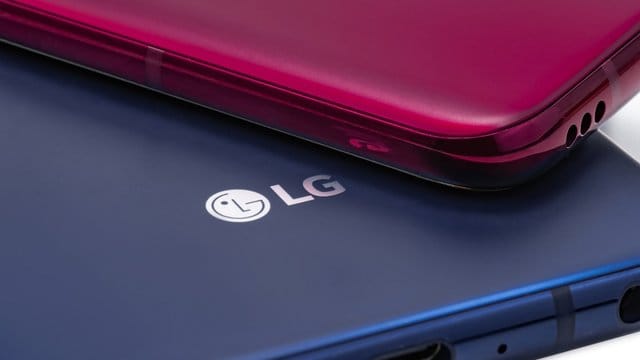 Nur 7,7 Millimeter dick ist das LG V40 Thinq. Nur 7,7 Millimeter dick ist das LG V40 Thinq.