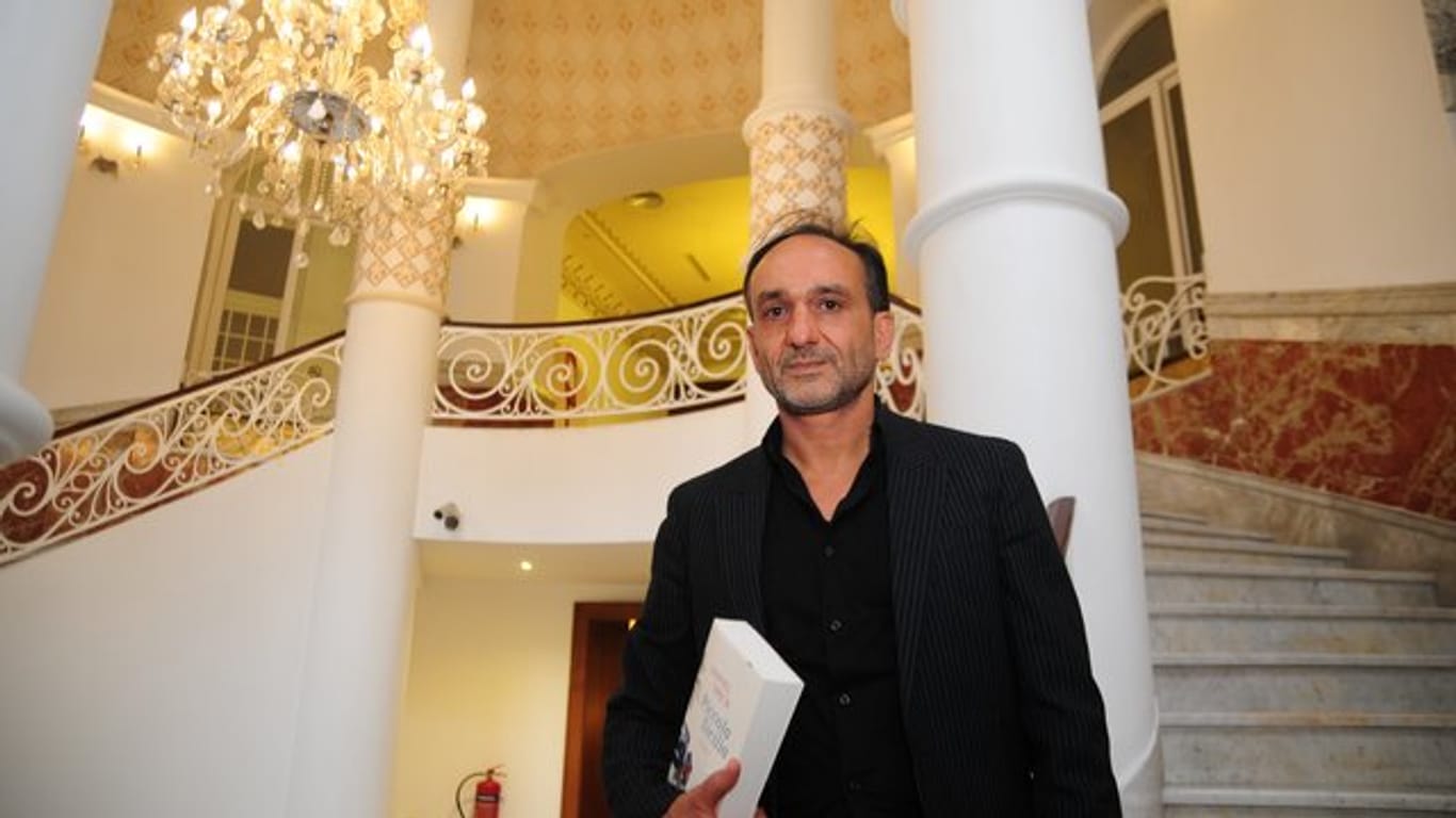 Der Bestseller-Autor Daniel Speck im Hotel Majestic, wo sein neuer Roman "Piccola Sicilia" spielt.