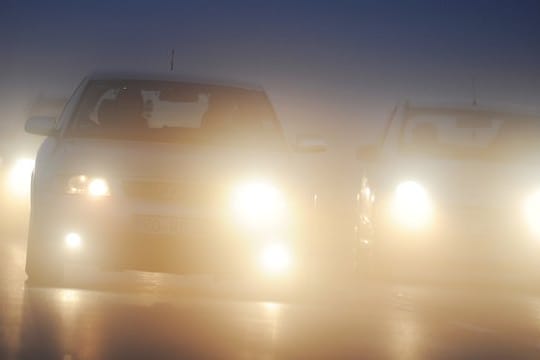 Mit einem kostenlosen Licht-Test können Autofahrer im Oktober ihre Schweinwerfer prüfen lassen.