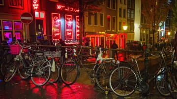 Amsterdam : Dans le quartier rouge, vous trouverez des bordels, des sex-shops et des musées.