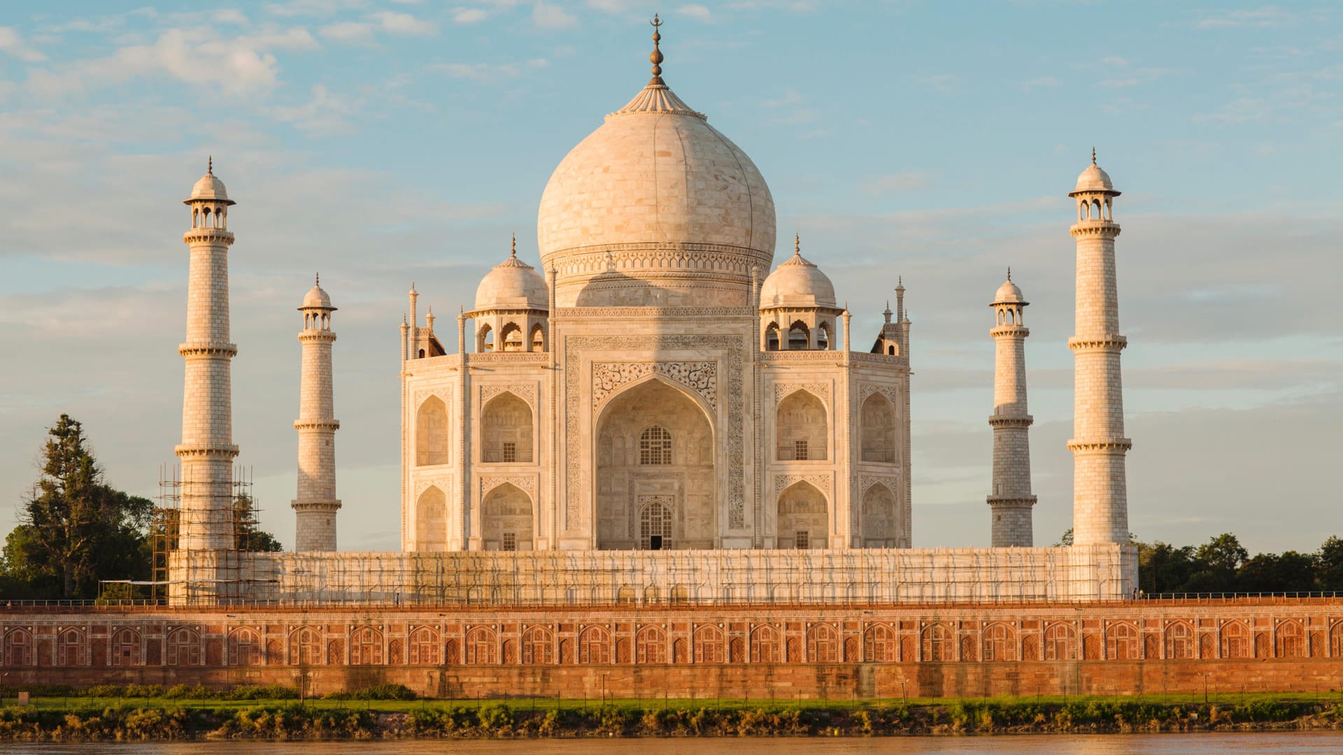 Taj Mahal: Von außen darf das berühmte Mausoleum in Indien fotografiert werden – innen sind Fotos nicht gestattet.