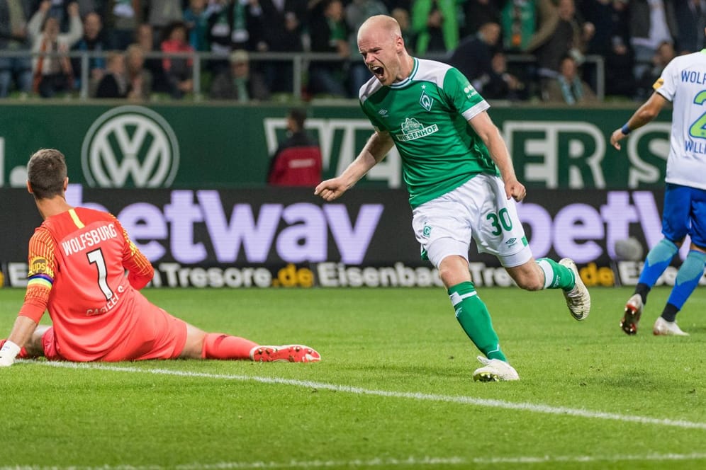 Klaassen (r.) jubelt gegen den VfL Wolfsburg.