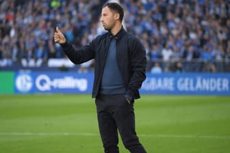 Domenico Tedesco: Schalkes Trainer steht in der Bundesliga unter Druck.