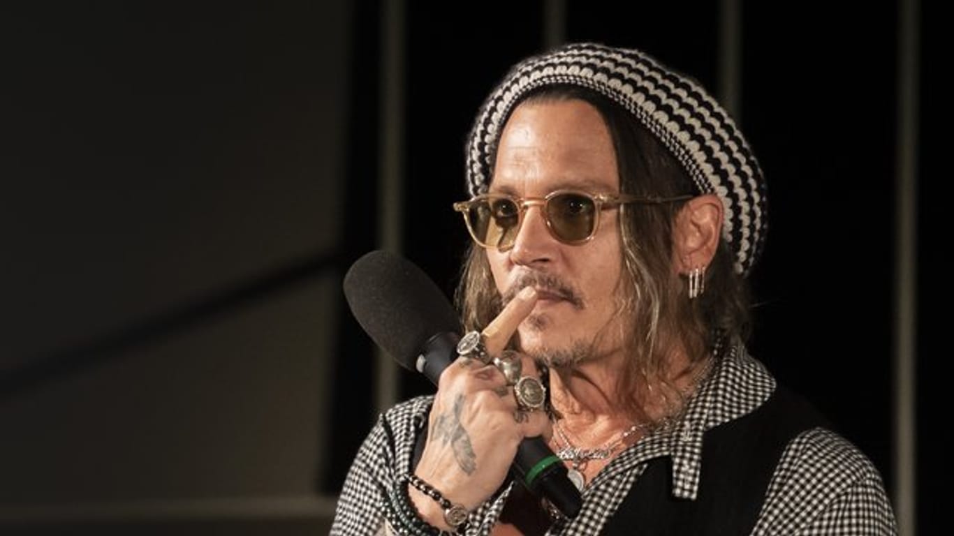 Der US-Schauspieler Johnny Depp hat die Rolle des Jack Sparrow in der Sauna entwickelt.