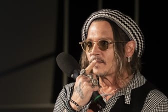 Der US-Schauspieler Johnny Depp hat die Rolle des Jack Sparrow in der Sauna entwickelt.