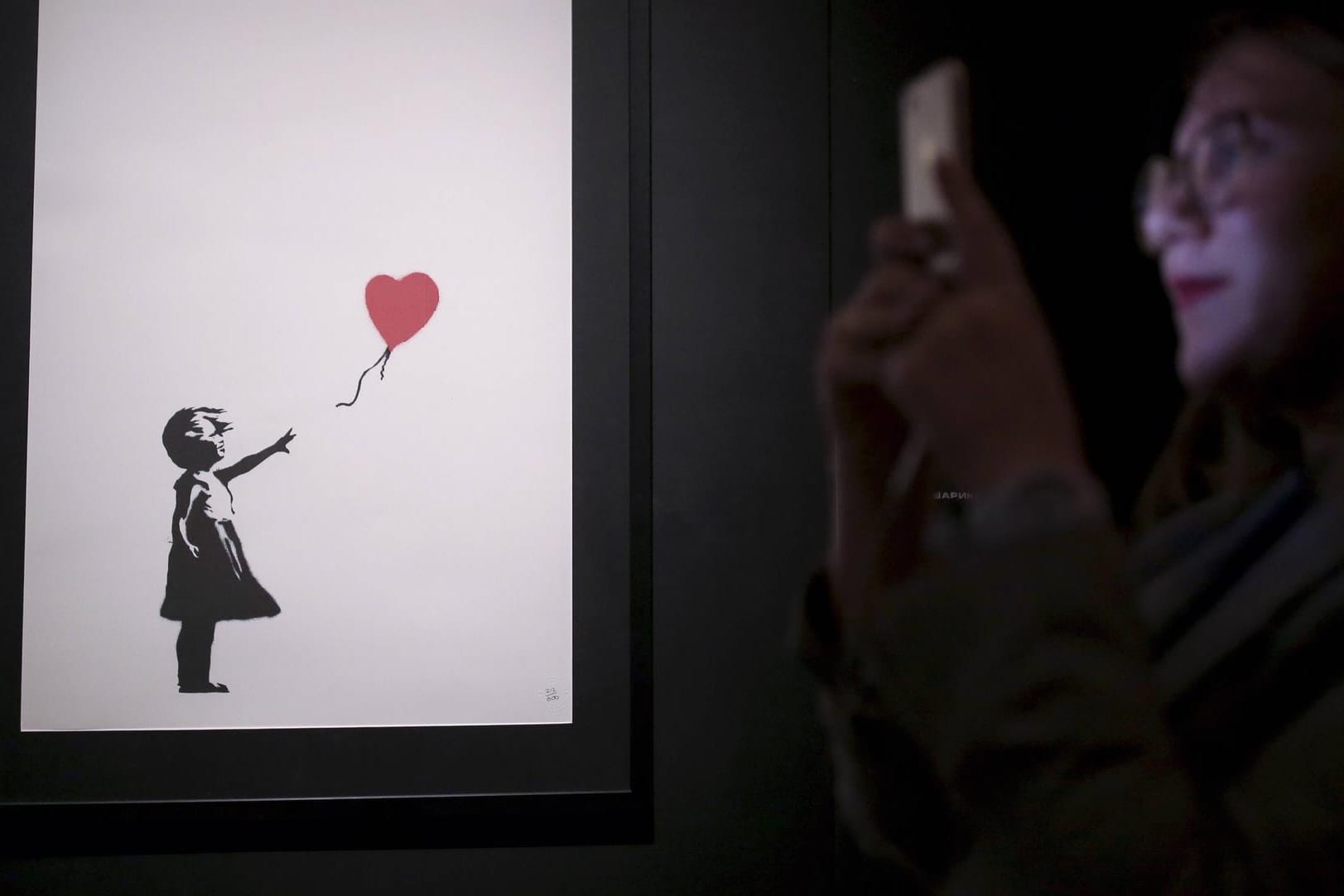 "Girl with Balloon" bei einer Austellung in St. Petersburg: Das berühmte Banksy-Kunstwerk ist zerstört.