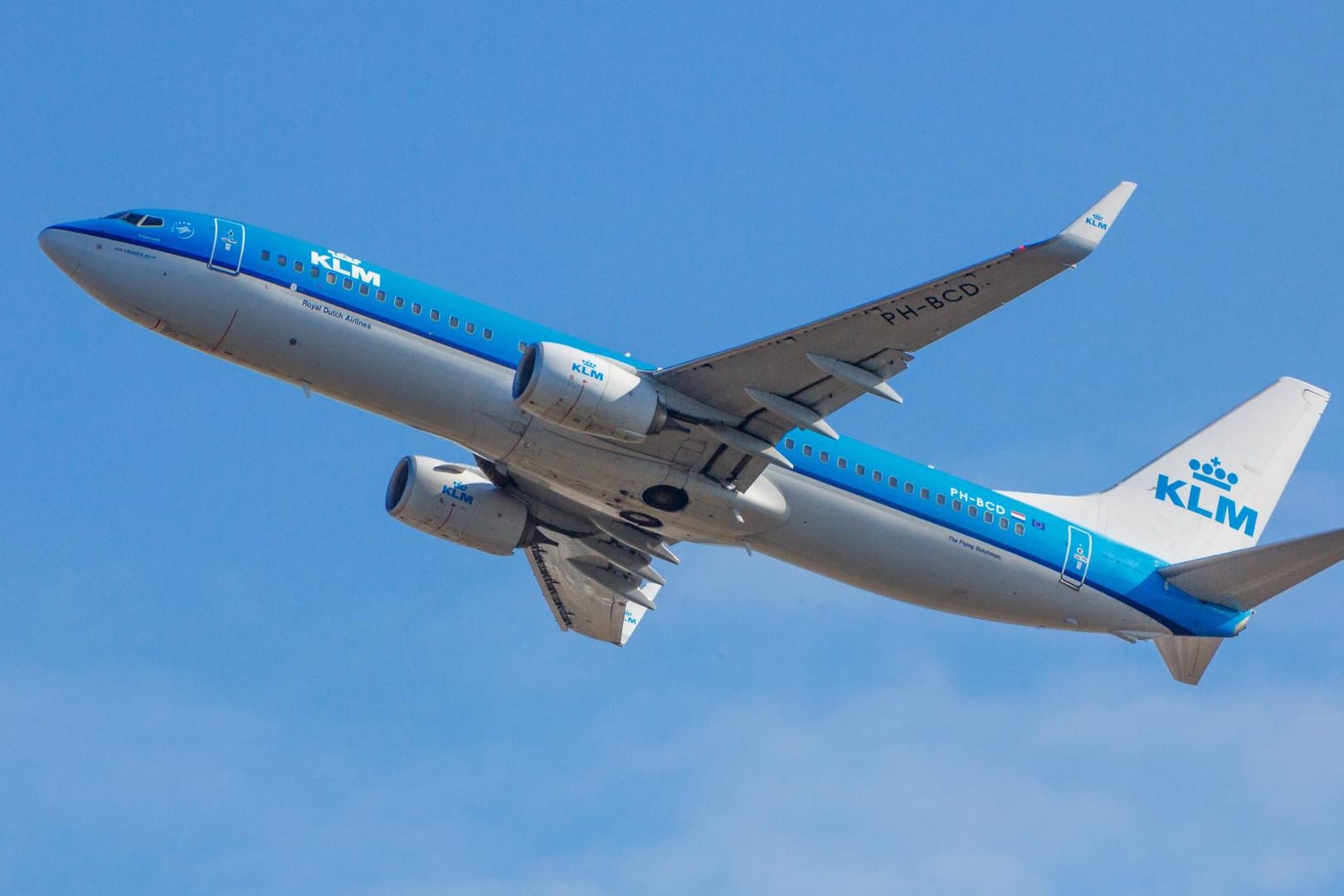 Ein Flugzeug der Gesellschaft KLM: An Bord eines Fluges hat ein Mann andere Passagiere angegriffen.