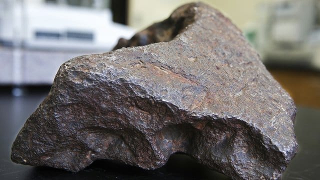 Der Meteorit wurde als Türstopper auf einer Farm im US-Staat Michigan verwendet. Der Meteorit wurde als Türstopper auf einer Farm im US-Staat Michigan verwendet.