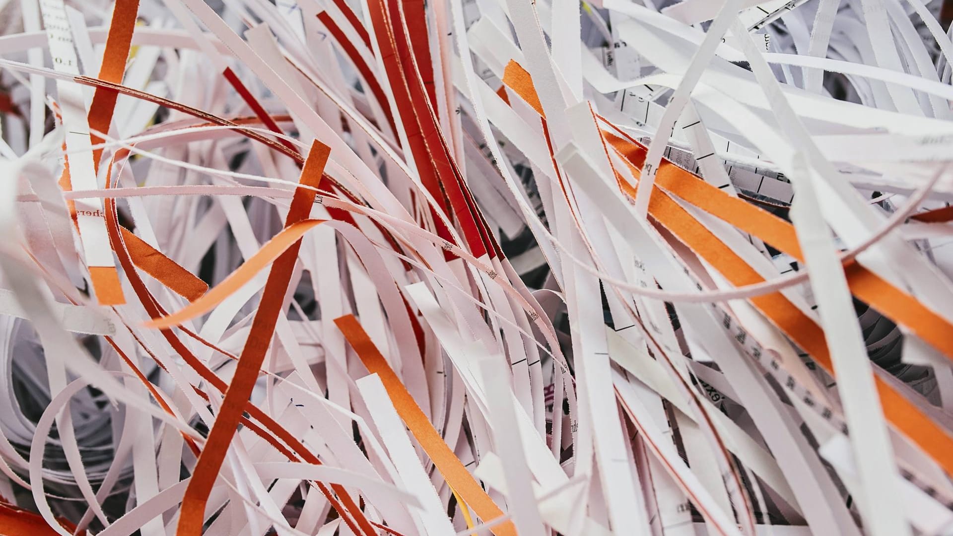 Geschreddertes Papier (Symbolbild): Ein Zweijähriger hat in den USA offenbar das Ersparte seiner Eltern zerkleinert. Geschreddertes Papier (Symbolbild): Ein Zweijähriger hat in den USA offenbar das Ersparte seiner Eltern zerkleinert.