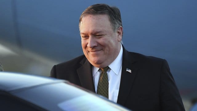 Mike Pompeo, Außenminister der USA, kommt nach seinem Nordkorea-Aufenthalt auf der Osan Air Base im südkoreanischen Pyeongtaek an. Mike Pompeo, Außenminister der USA, kommt nach seinem Nordkorea-Aufenthalt auf der Osan Air Base im südkoreanischen Pyeongtaek an.