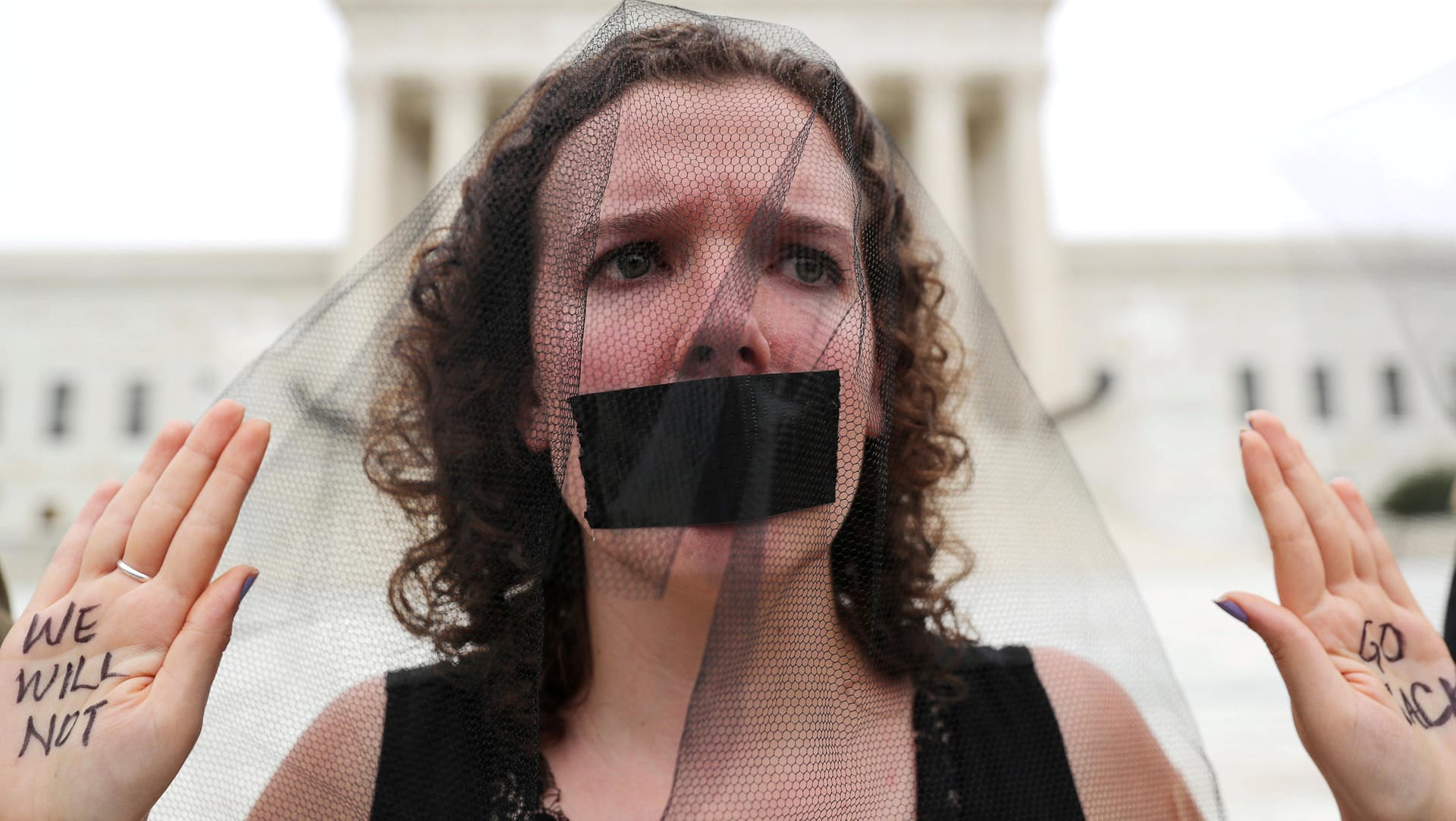 "We Will Not Go Back": Eine Frau protestiert vor dem Kapitol in Washington gegen die Ernennung Brett Kavanaughs zum Richter am Supreme Court.