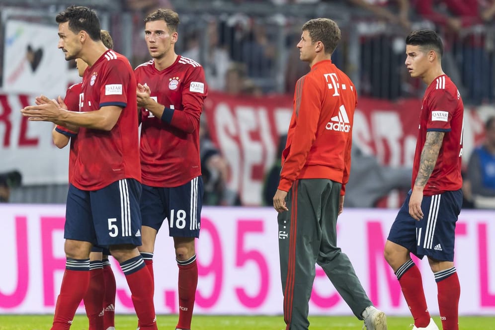 Von links: Mats Hummels, Leon Goretzka,Thomas Müller und James waren nach der Niederlage gegen Mönchengladbach sichtlich frustriert.