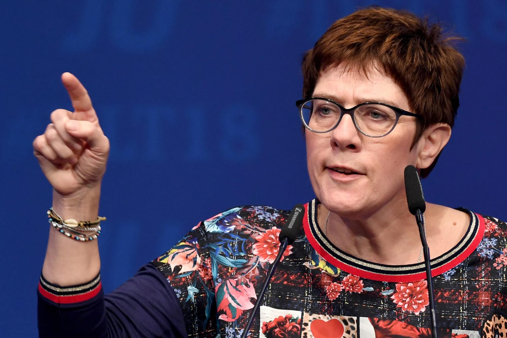 Annegret Kramp-Karrenbauer beim Deutschlandtag der Jungen Union in Kiel: Die CDU-Generalsekretärin brachte eine neue Debatte über den Doppelpass für Türken ins Spiel.