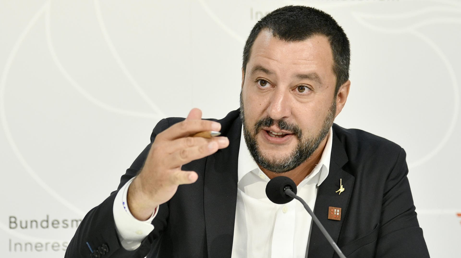 Matteo Salvini: Italiens Innenminister droht damit, die Flughäfen für Flüchtlinge zu sperren.