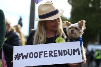 Woof, woof: Humorvoller Protest gegen den Brexit in London.