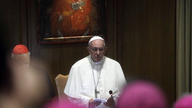 Papst Franziskus bei der Bischofssynode: Der kirchliche Missbrauchsskandal ist wieder voll aufgebrochen. Papst Franziskus bei der Bischofssynode: Der kirchliche Missbrauchsskandal ist wieder voll aufgebrochen.