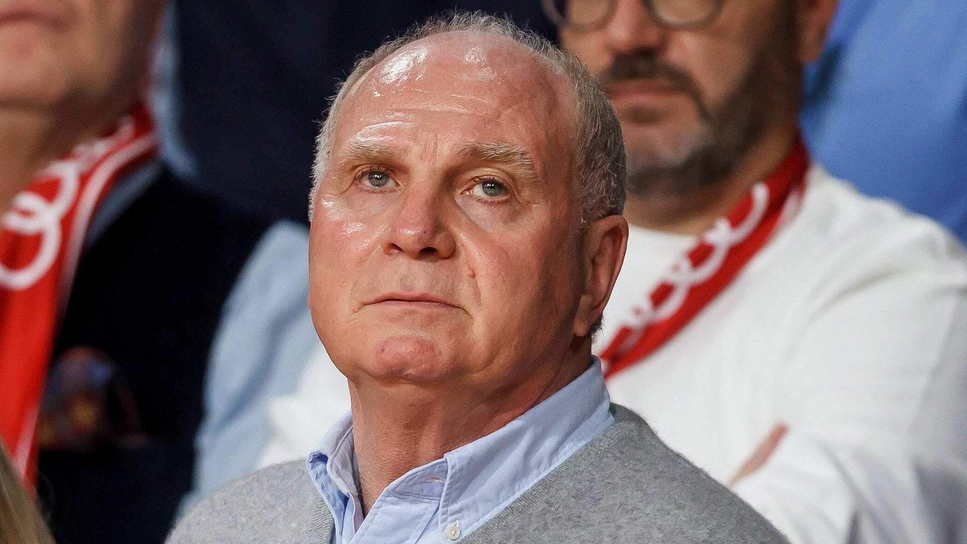 Steht hinter seinem Trainer: Uli Hoeneß.