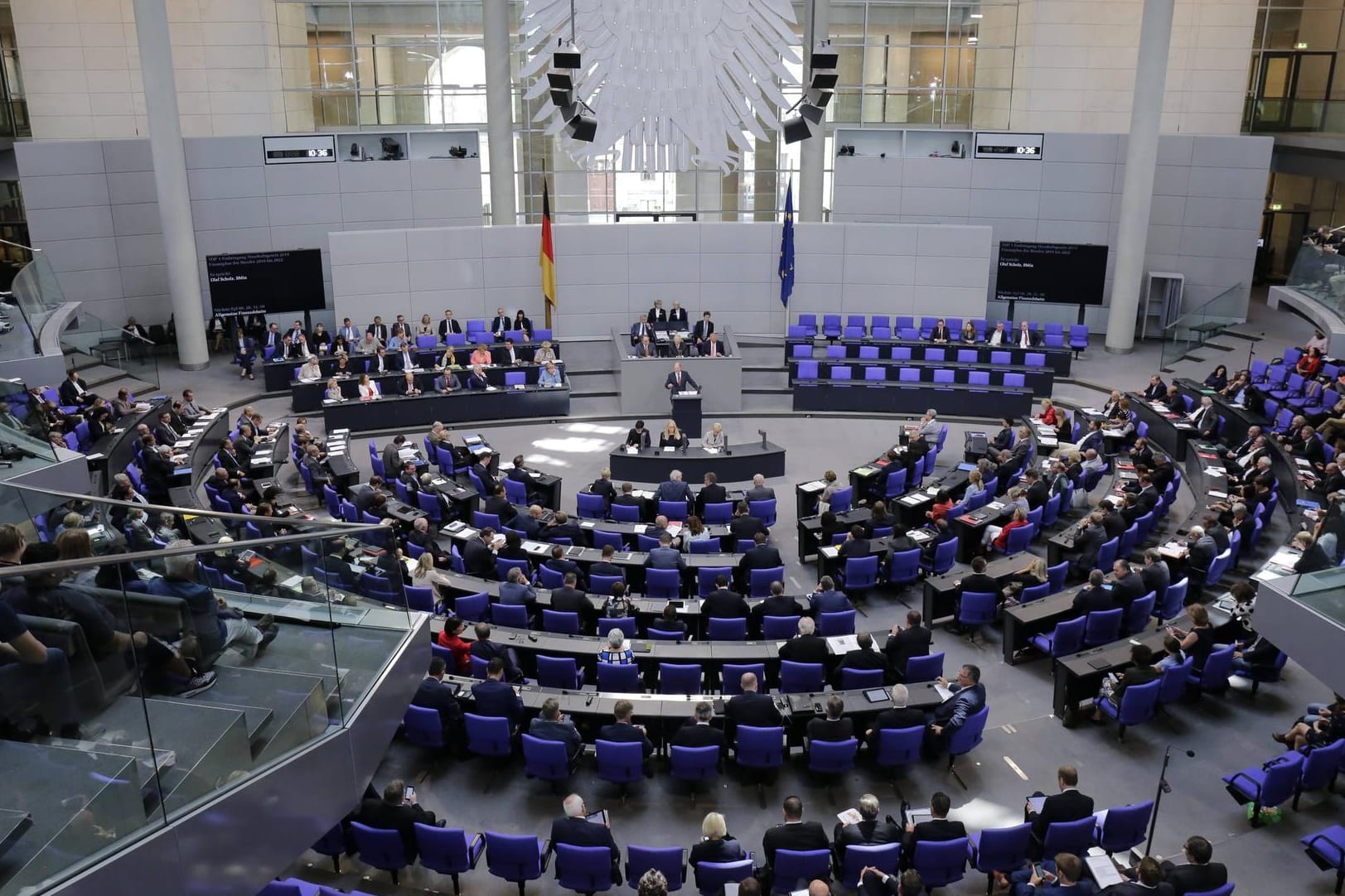 Das Bundestagsplenum aus der Zuschauerperspektive: Aktuell sitzen dort 100 Abgeordnete mehr als noch im Jahr 2008.