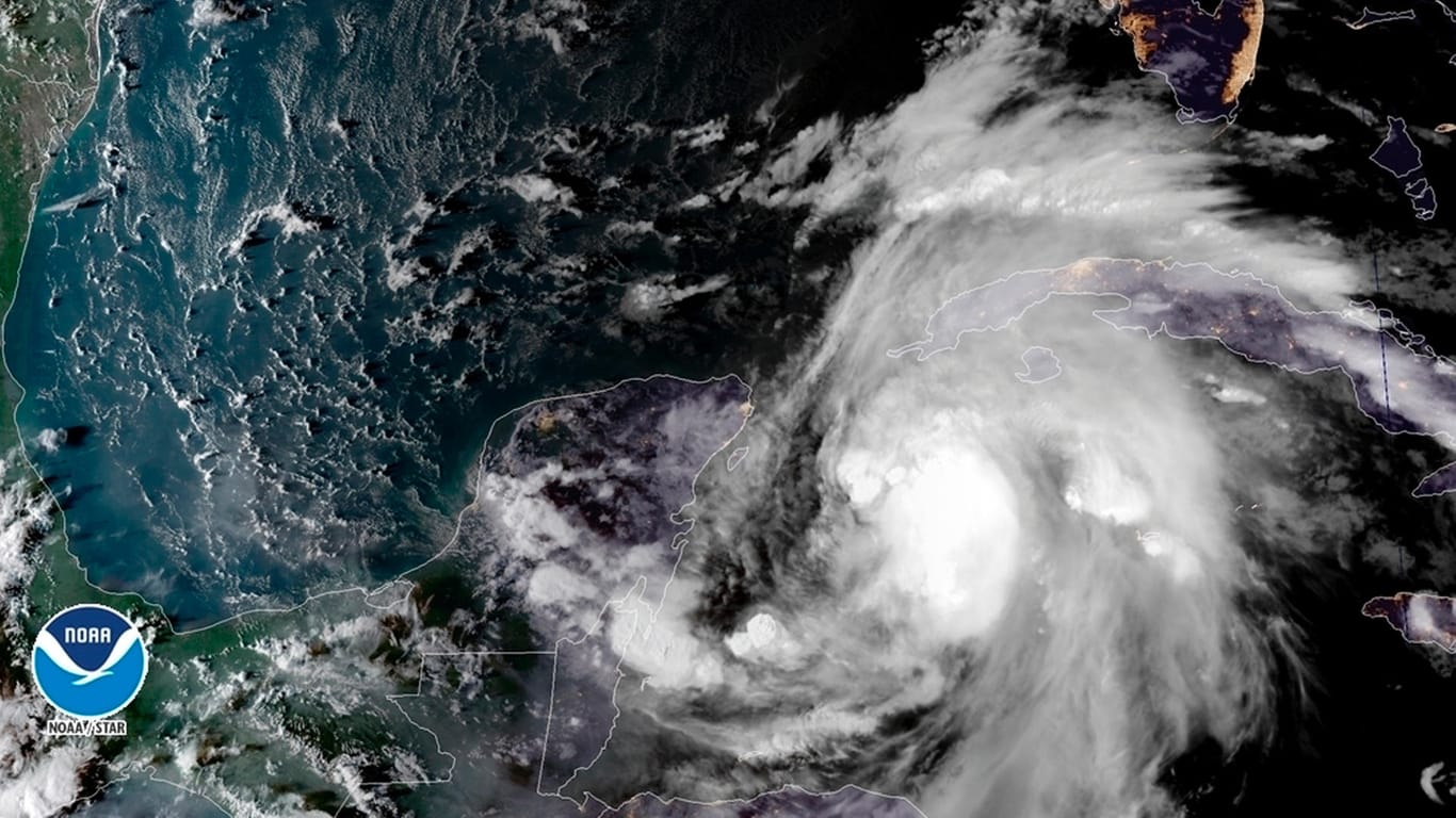 Satelitenaufnahme der US-Wetterbehörde NCAA: Tropensturm "Michael" ist auf dem Weg in Richtung Florida.
