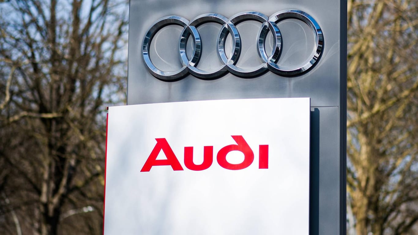 Audi-Firmenlogo: Laut Berichten der "Süddeutschen Zeitung" soll der Autohersteller gezielt Testprotokolle und Fahrgestellnummern manipuliert haben.