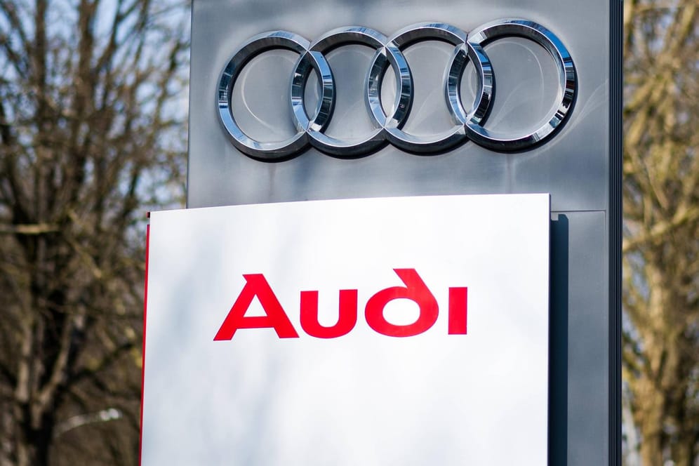 Audi-Firmenlogo: Laut Berichten der "Süddeutschen Zeitung" soll der Autohersteller gezielt Testprotokolle und Fahrgestellnummern manipuliert haben.