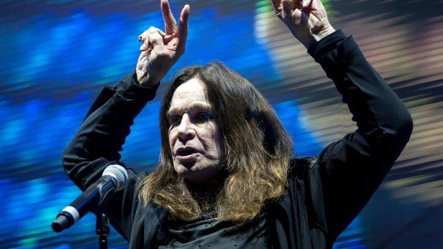 Ozzy Osbourne bei einem Konzert in Budapest 2016.