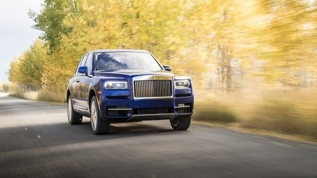 Der Cullinan von Rolls-Royce leistet 571 PS und wird mit einem Preis von rund 315. Der Cullinan von Rolls-Royce leistet 571 PS und wird mit einem Preis von rund 315.
