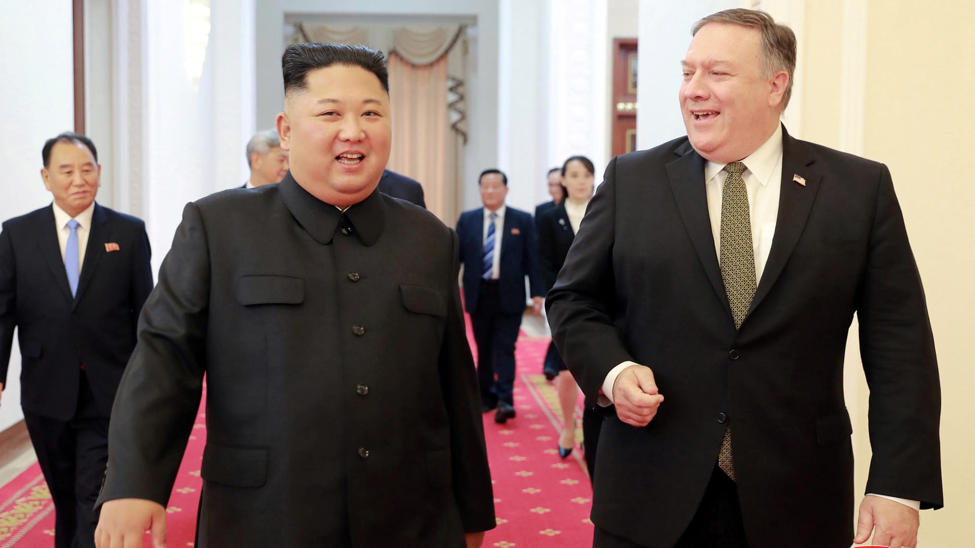 Nordkoreas Diktator Kim Jong-Un mit dem US-Außenminister: Mike Pompeo gibt sich überzeugt, dass man "bedeutsame Fortschritte" in den Gesprächen erziele. Nordkoreas Diktator Kim Jong-Un mit dem US-Außenminister: Mike Pompeo gibt sich überzeugt, dass man "bedeutsame Fortschritte" in den Gesprächen erziele.