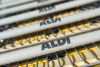 Aldi-Logo auf Einkaufswagen: Im Frühjahr stand der Lebensmitteldiscounter Aldi im Mittelpunkt eines Erpressungsskandals.