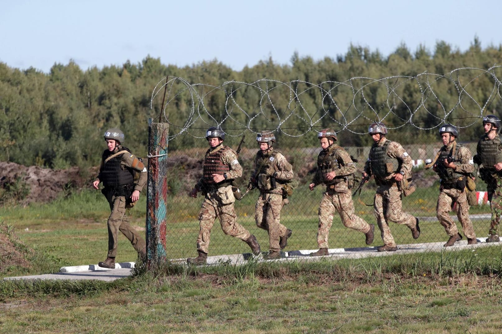 Ukrainische Soldaten bei einer Übung: Hunderte von ihnen waren am Luftwaffenmanöver beteiligt.